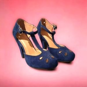 Navy Vintage Pumps Size 6
